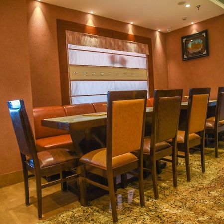 Bharawan Clarks Inn Express Amritsar Exterior foto