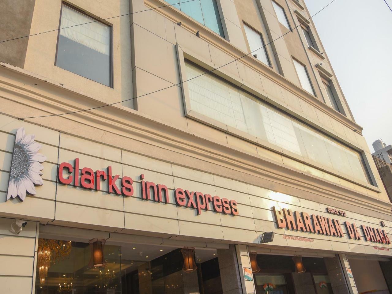 Bharawan Clarks Inn Express Amritsar Exterior foto